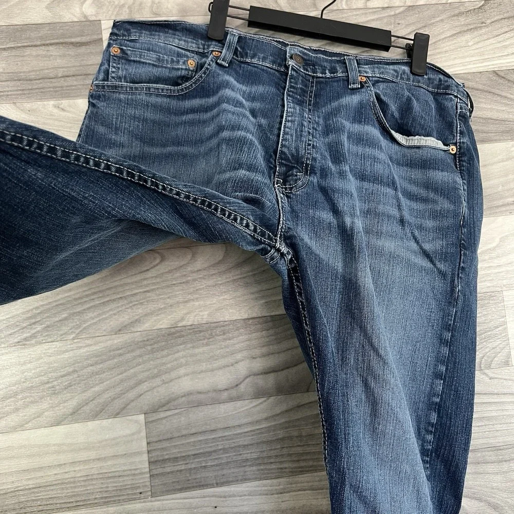 Levis Jeans Mens 38 Fits 35x28 Straight Medium Wash Denim Logo‎ Basic Everyday